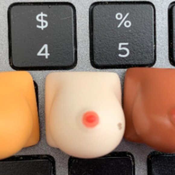 FUNNY Boob keycap - Picture 3 of 7